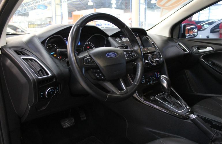 Ford Focus 2.0 Titanium 16v - Foto #3
