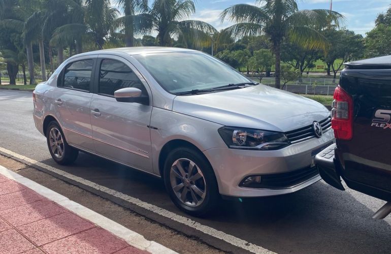 Volkswagen Voyage 1.6 Mi Highline 8v - Foto #1