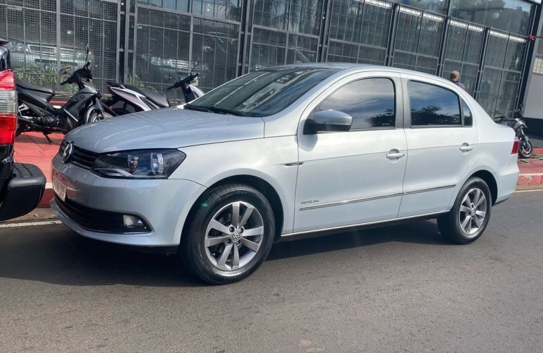 Volkswagen Voyage 1.6 Mi Highline 8v - Foto #2