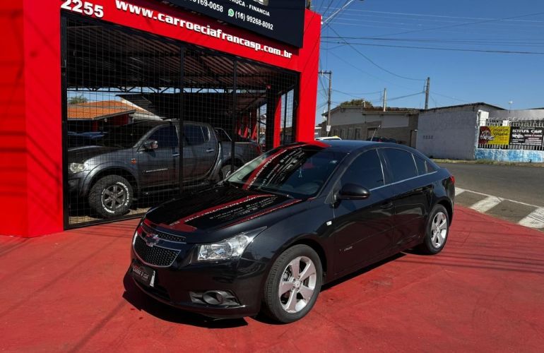 Chevrolet Cruze 1.8 LT 16V Sedan - Foto #2