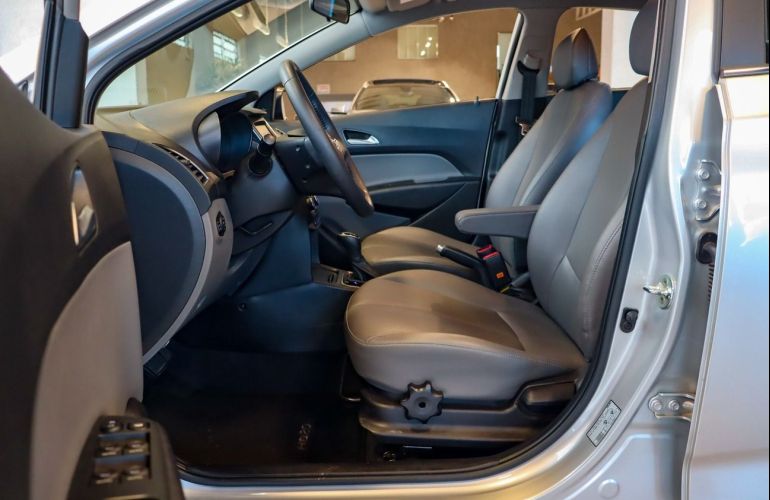 Hyundai Hb20s 1.6 Premium 16v - Foto #8