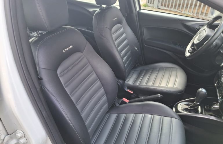 Fiat Cronos 1.3 Drive (Aut) - Foto #5