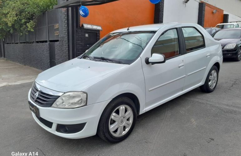 Renault Logan 1.6 Expression 8v - Foto #2
