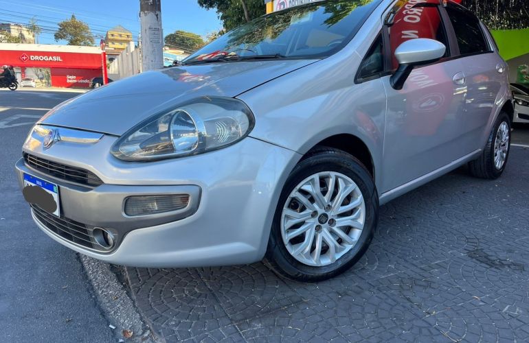 Fiat Punto 1.6 Essence 16v - Foto #2