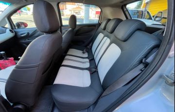 Fiat Punto 1.6 Essence 16v - Foto #8