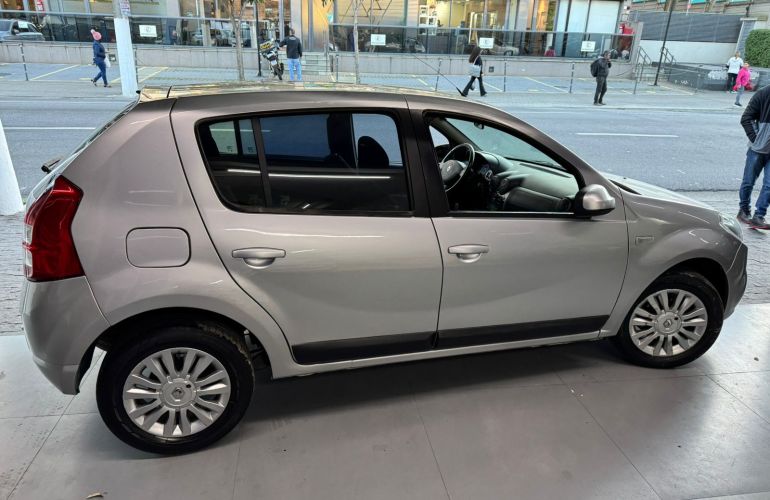 Renault Sandero Privilege 1.6 16V (Flex)(aut) - Foto #8