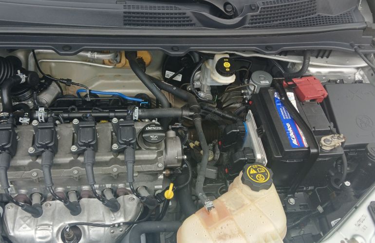 Chevrolet Onix 1.0 (Flex) - Foto #2