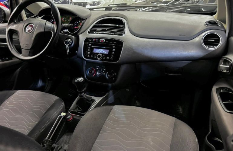 Fiat Punto 1.6 Essence 16v - Foto #9