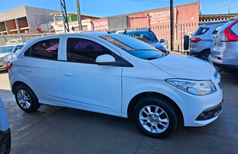 Chevrolet Onix 1.0 LT - Foto #2