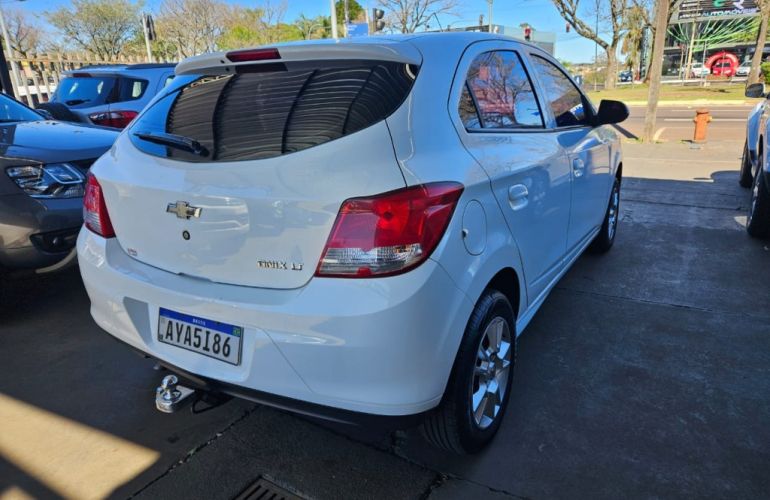 Chevrolet Onix 1.0 LT - Foto #9