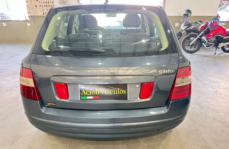 Fiat Stilo 1.8 MPi 8V Gasolina 4p Manual - Foto #3