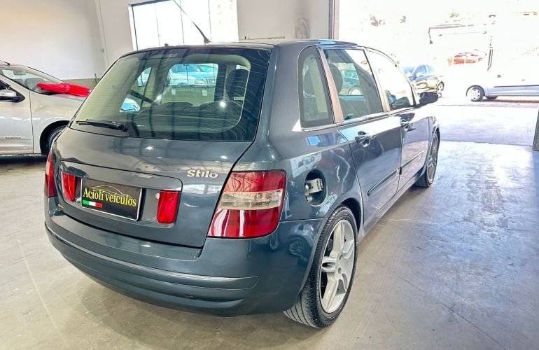 Fiat Stilo 1.8 MPi 8V Gasolina 4p Manual - Foto #5