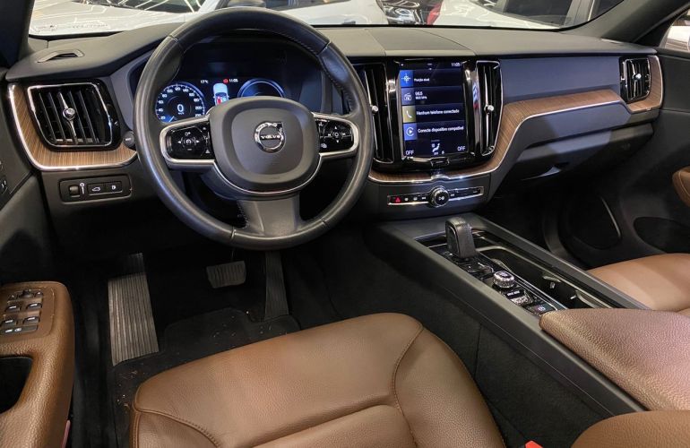 Volvo XC60 2.0 T8 Momentum AWD - Foto #7