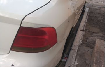 Volkswagen Voyage 1.0 Total Flex - Foto #2