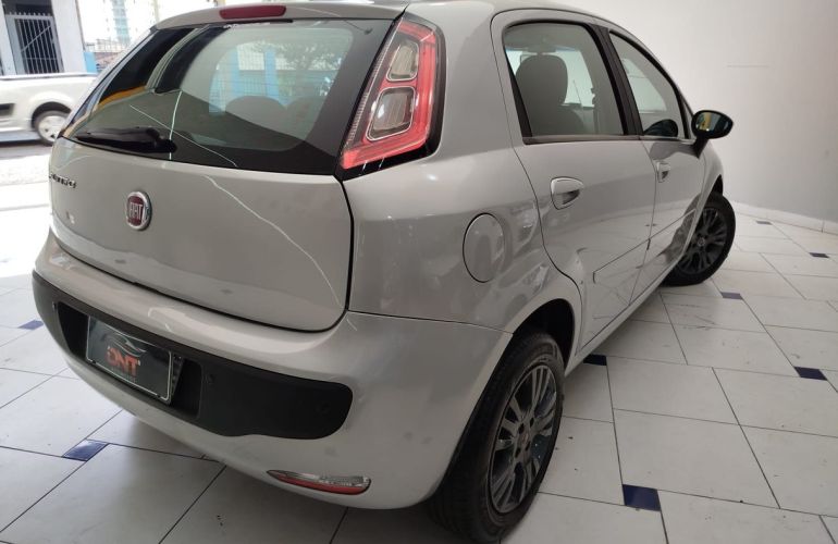 Fiat Punto 1.4 Attractive 8v - Foto #4