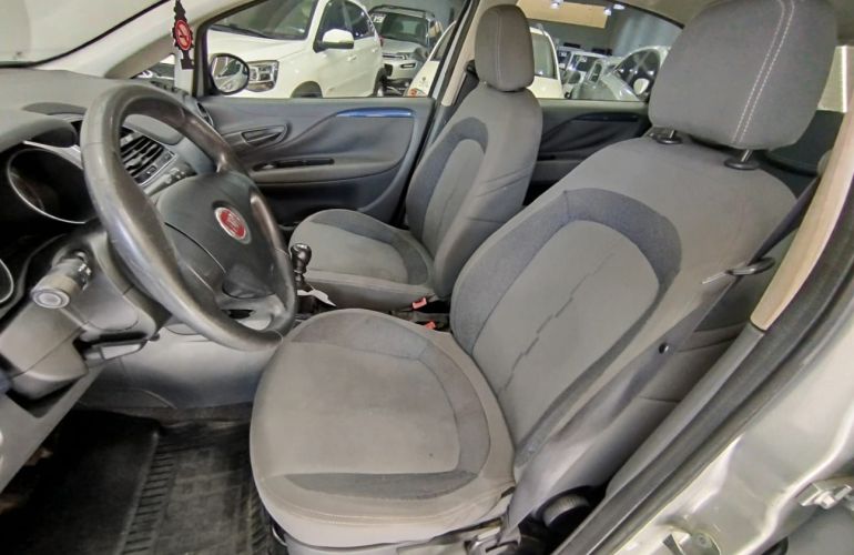 Fiat Punto 1.4 Attractive 8v - Foto #8