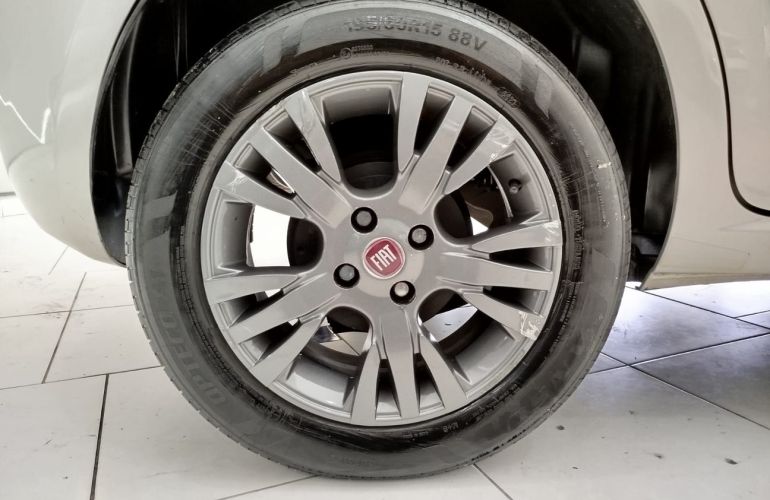 Fiat Punto 1.4 Attractive 8v - Foto #10