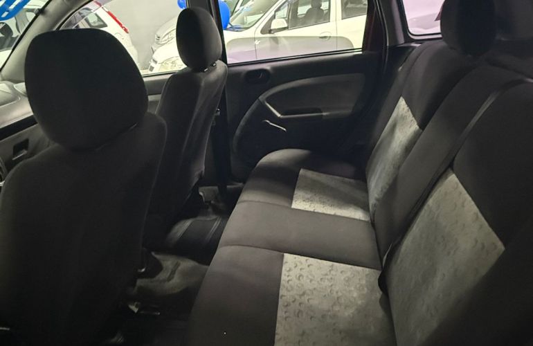 Ford Fiesta Hatch 1.0 (Flex) - Foto #5