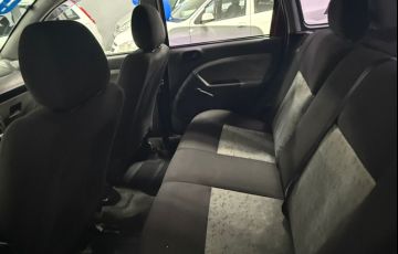 Ford Fiesta Hatch 1.0 (Flex) - Foto #5