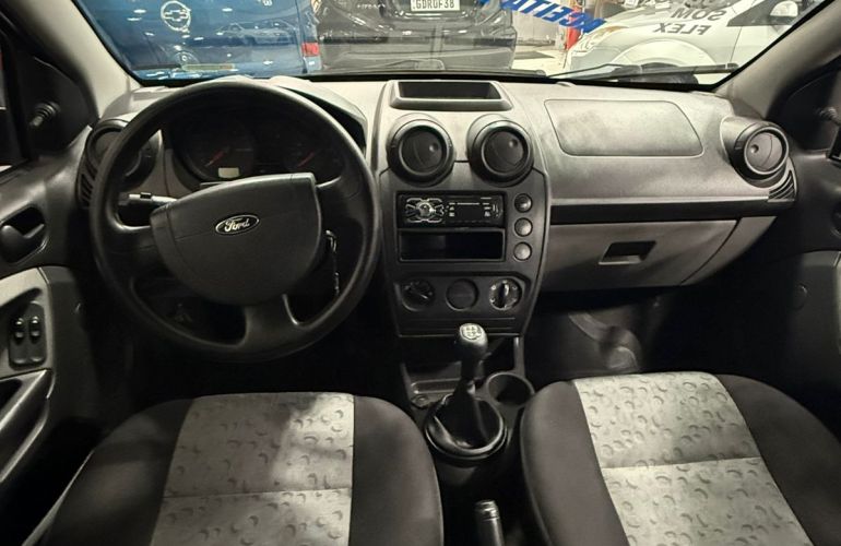 Ford Fiesta Hatch 1.0 (Flex) - Foto #8