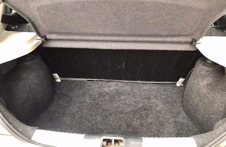 Volkswagen Gol 1.0 8V (G4)(Flex)4p - Foto #8