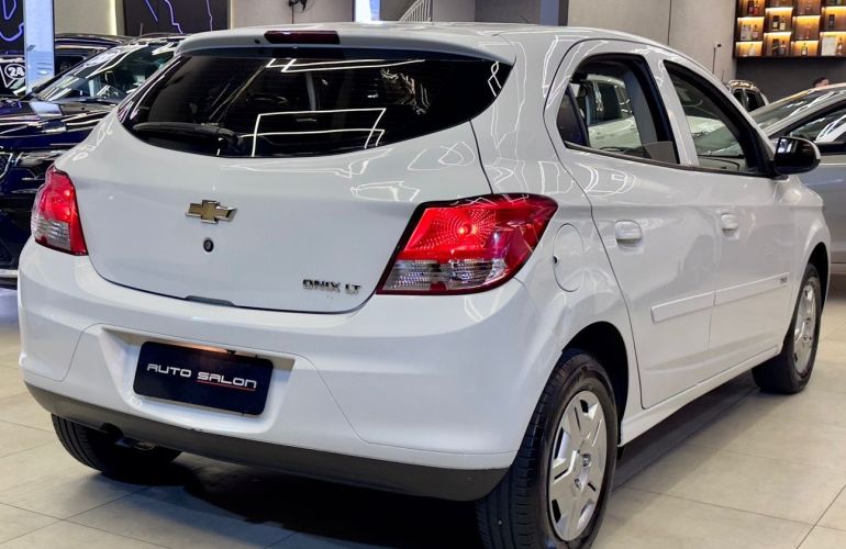 Chevrolet Onix 1.0 MPFi LT 8v - Foto #4