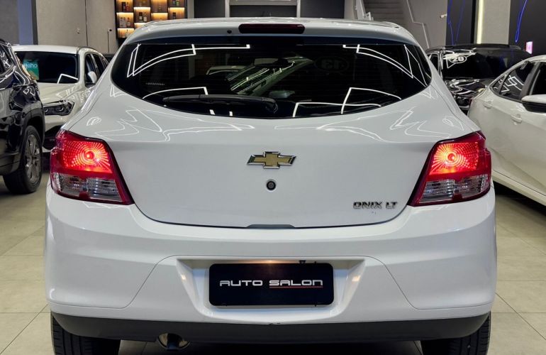 Chevrolet Onix 1.0 MPFi LT 8v - Foto #5