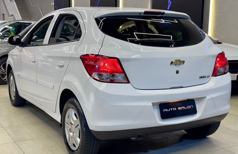 Chevrolet Onix 1.0 MPFi LT 8v - Foto #6