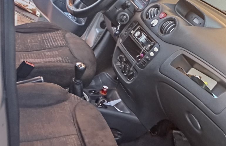 Citroën C3 GLX 1.4 8V (flex) - Foto #3