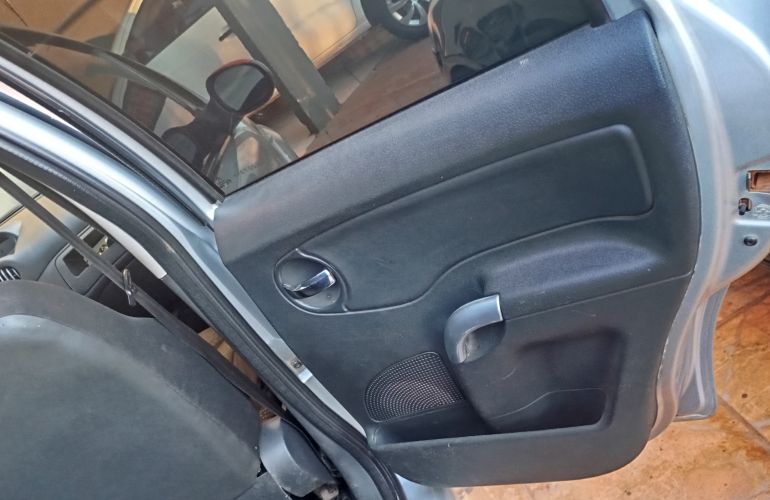 Citroën C3 GLX 1.4 8V (flex) - Foto #5