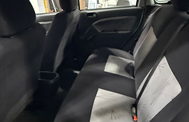 Ford Fiesta Hatch 1.6 (Flex) - Foto #3