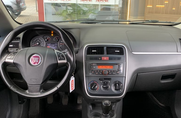 Fiat Punto Essence 1.6 16V (Flex) - Foto #5