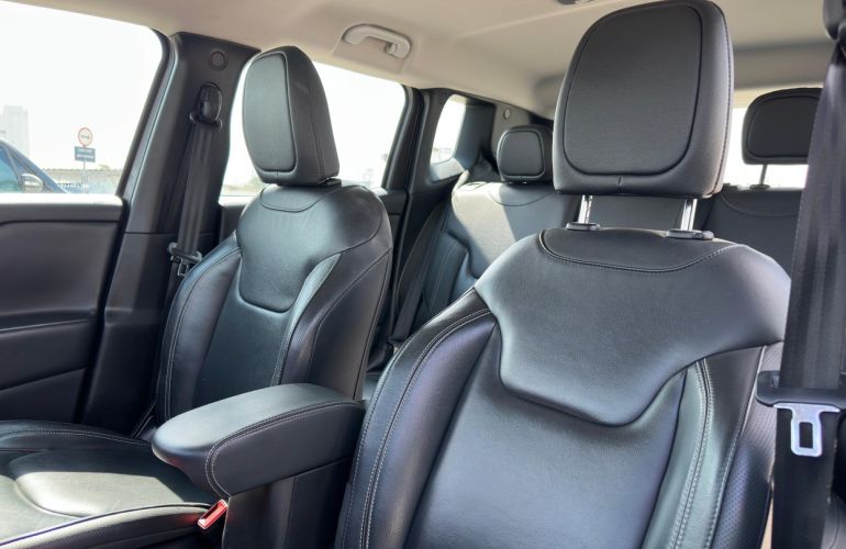 Jeep Renegade 1.8 16V Longitude - Foto #8