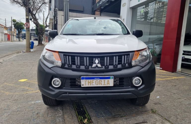 Mitsubishi L200 Triton 2.4 16V Turbo Sport GL CD 4x4 - Foto #2