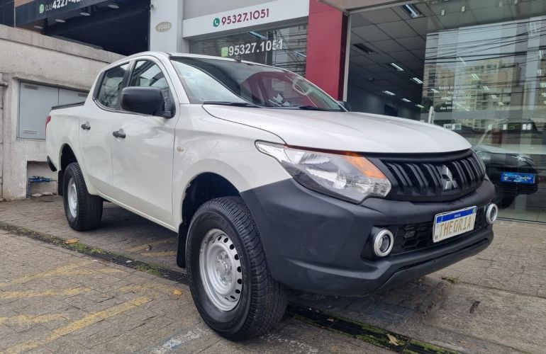 Mitsubishi L200 Triton 2.4 16V Turbo Sport GL CD 4x4 - Foto #3