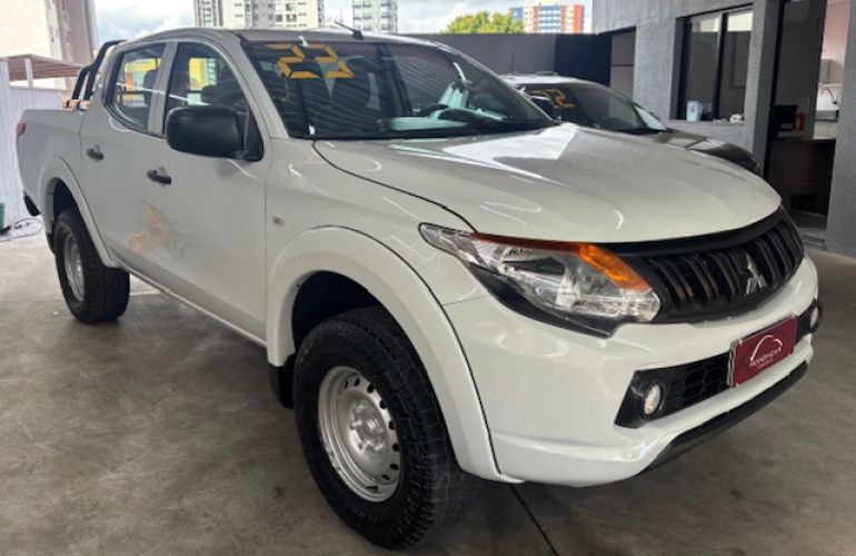 Mitsubishi L200 Triton 2.4 D GL 4WD - Foto #1
