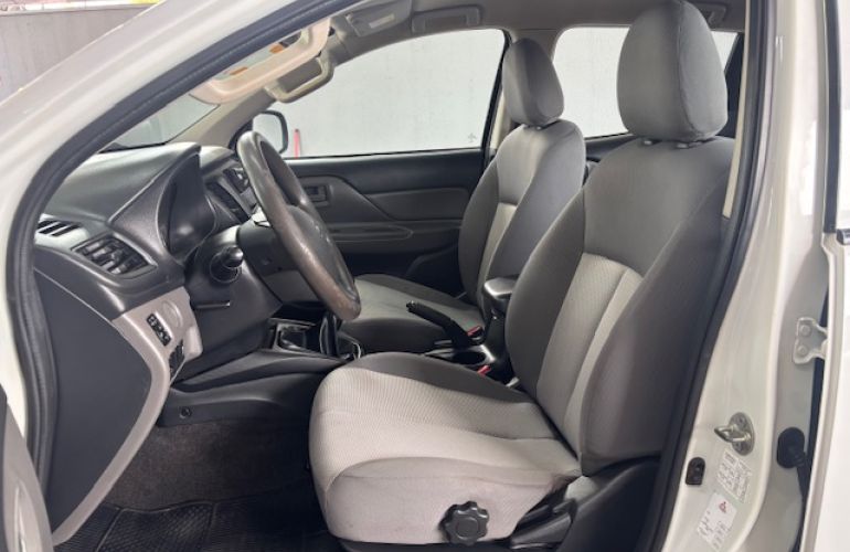 Mitsubishi L200 Triton 2.4 D GL 4WD - Foto #4
