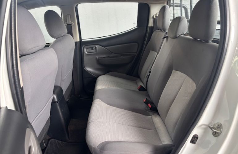 Mitsubishi L200 Triton 2.4 D GL 4WD - Foto #5