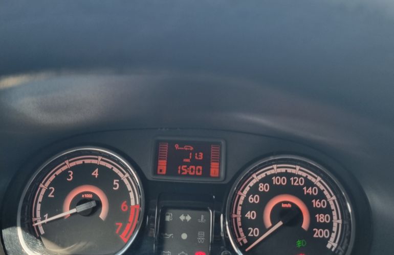 Renault Sandero Expression 1.0 16V (Flex) - Foto #2