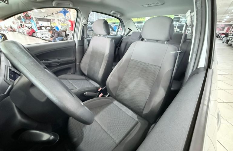 Volkswagen Voyage 1.0 12v MPi Total Comfortline - Foto #7