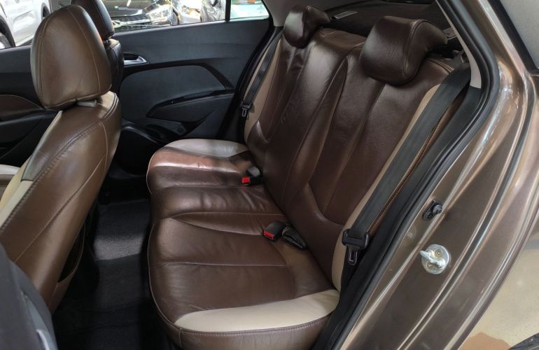 Hyundai Hb20s 1.6 Comfort Plus 16v - Foto #9