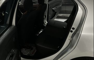 Renault Logan 1.0 Zen - Foto #9