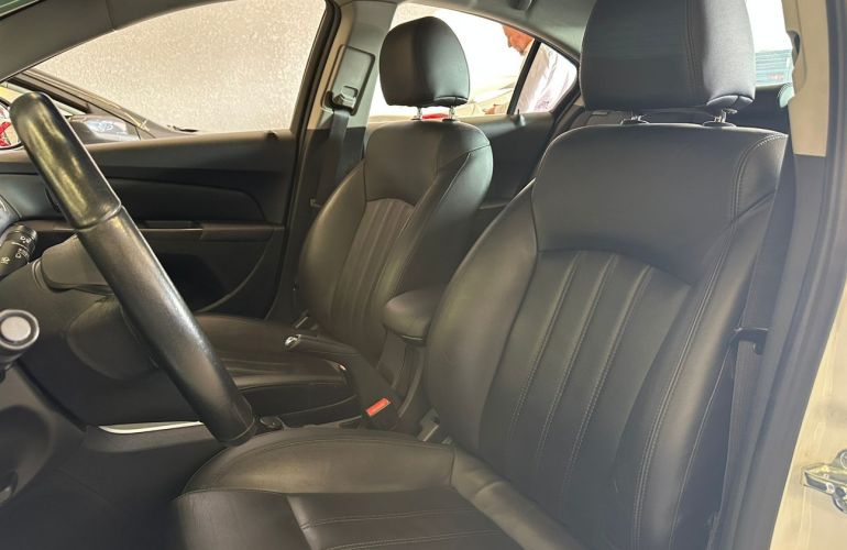 Chevrolet Cruze 1.8 LT 16V Sedan - Foto #9