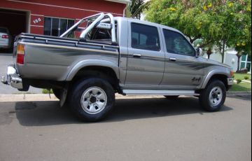 Toyota Hilux SR5 4x4 2.8 (cab. dupla)