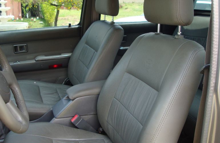 Toyota Hilux SR5 4x4 2.8 (cab. dupla) - Foto #3