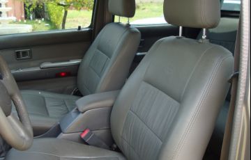 Toyota Hilux SR5 4x4 2.8 (cab. dupla) - Foto #3