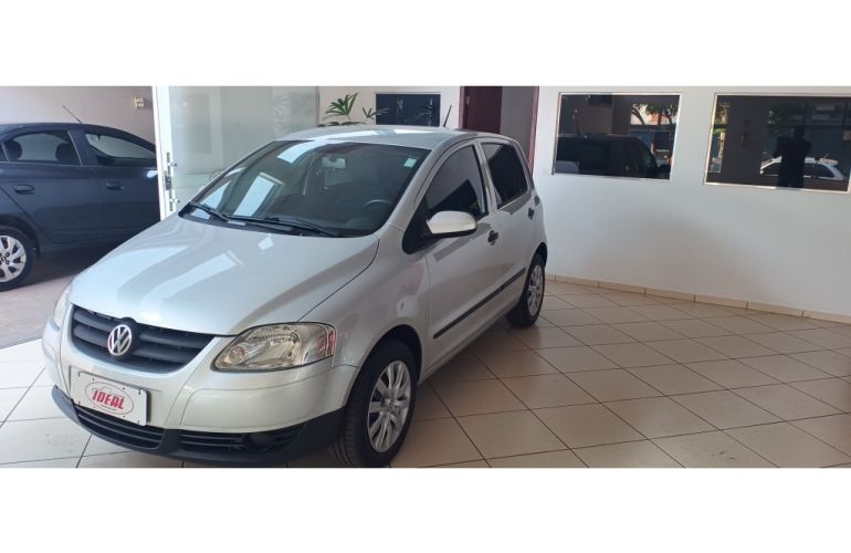 Volkswagen Fox 1.0 8V (Flex) 4p - Foto #2