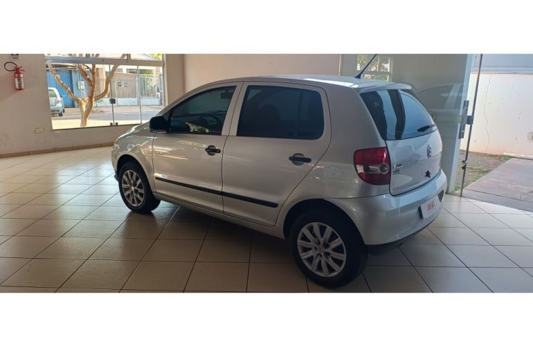 Volkswagen Fox 1.0 8V (Flex) 4p - Foto #4