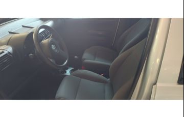 Volkswagen Fox 1.0 8V (Flex) 4p - Foto #7