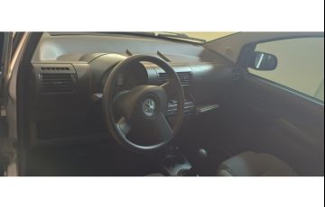 Volkswagen Fox 1.0 8V (Flex) 4p - Foto #8